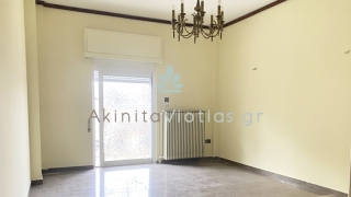 ΠΩΛΕΙΤΑΙ ΟΡΟΦΟΔΙΑΜΕΡΙΣΜΑ ΣΤΗΝ ΛΙΒΑΔΕΙΑ