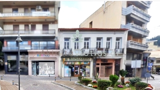 ΠΩΛΕΙΤΑΙ ΚΑΤΑΣΤΗΜΑ ΣΤΗΝ ΚΕΝΤΡΙΚΗ ΠΛΑΤΕΙΑ ΛΙΒΑΔΕΙΑΣ  